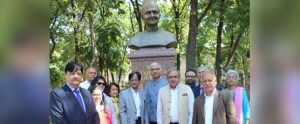 29 August, 2019 Shri Anil Shastri, President of Indo-Uzbek Friendship Society, leading a 6-member delegation to Uzbekistan from India to participate in Sharq Taronalari Musical Festival in Samarkand, paid floral tributes to former Prime Minister Shri Lal Bahadur Shastri at Shastri Memorial in Tashkent.