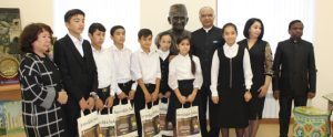 02 October, 2019 School no. 24 in Tashkent celebrated 115th birth anniversary of former Prime Minister Late Shri Lal Bahadur Shastri. Ambassador of India Santosh Jha paid floral tributes at Shastri monument in school premises.