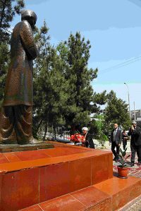 02 May, 2016 Ms. Sujata Mehta, Secretary, Ministry of External Affairs paying a floral tribute to Former Prime Minister of India, Late Shri Lal Bahadur Shastri