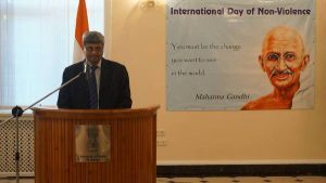 02 October, 2016 H.E. Mr. Vinod Kumar addressing the gathering during International Non-Violence Day in the Embassy of India, Tashkent