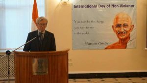 02 October, 2016 Ambassador Surat Mirkasimov addressing the gathering at the International Non-Violence Day in the Embassy of India, Tashkent