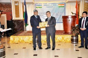 14 October, 2016 H.E. Mr. Vinod Kumar, Ambassador of India, with Chief Guest H.E. Mr. Majidov Inomjon, First Deputy Minister of Higher and Secondary Specialized Education of the Republic of Uzbekistan on the occasion of ITEC Day 2016