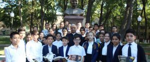 02 October, 2019 115th birth anniversary of former Prime Minister Late Shri Lal Bahadur Shastri was celebrated in Uzbekistan. Ambassador of India Santosh Jha paid floral tributes at Shastri Memorial in Tashkent. Students, teachers from School no. 24 & 64 participated in celebrations with friends of India.